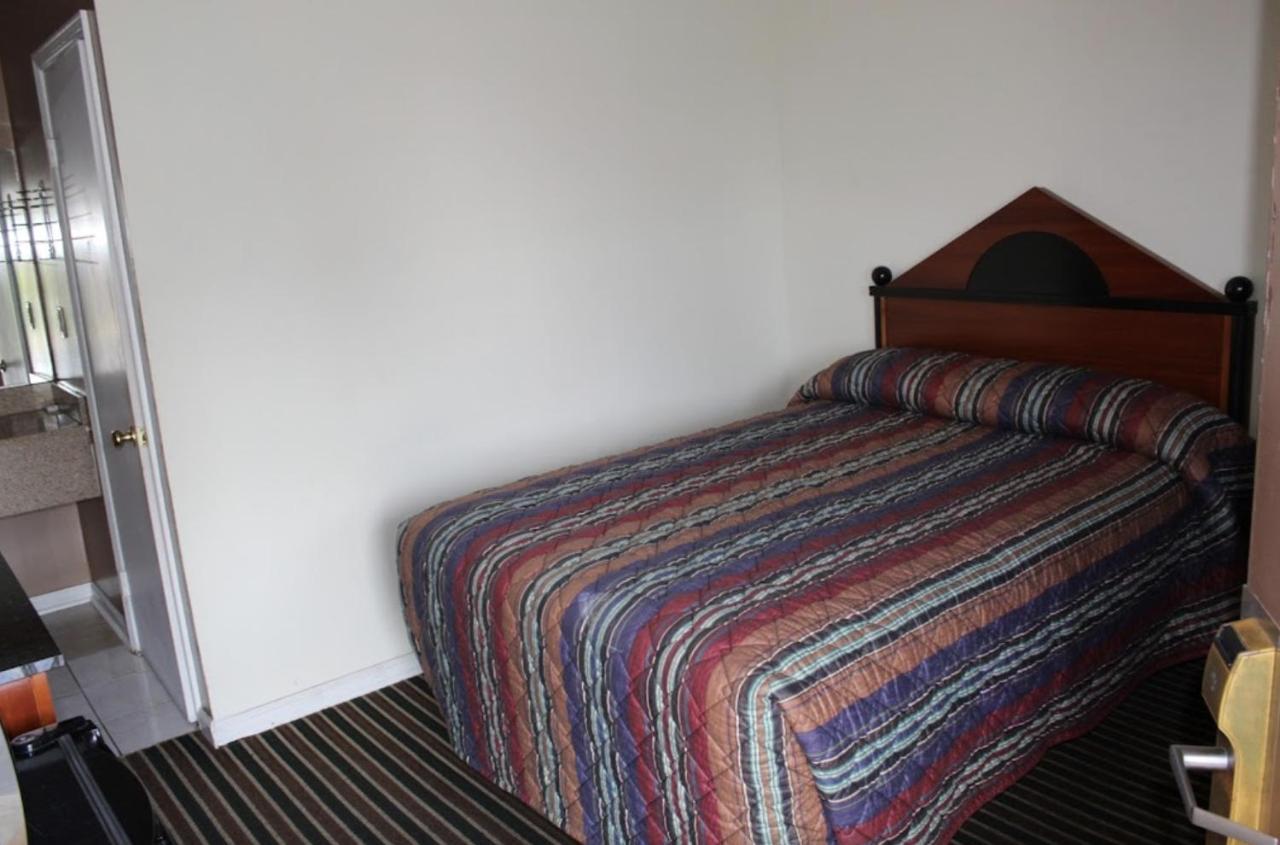 Economy Inn Augusta Bagian luar foto